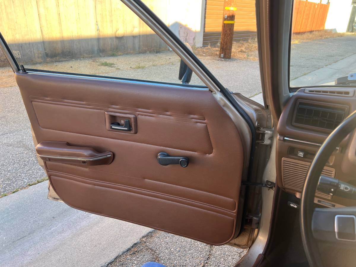 Honda-civic-wagon-1981-brown-15