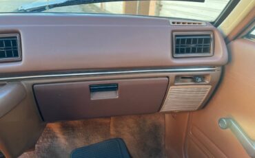 Honda-civic-wagon-1981-brown-16
