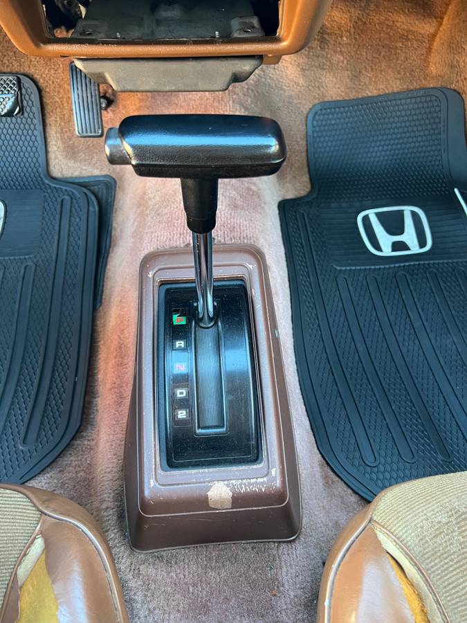 Honda-civic-wagon-1981-brown-17