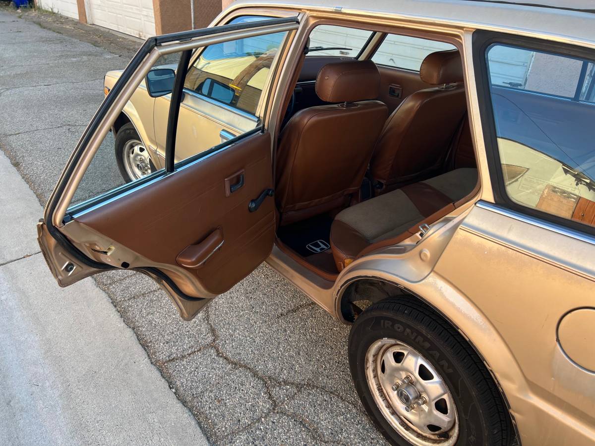 Honda-civic-wagon-1981-brown-8