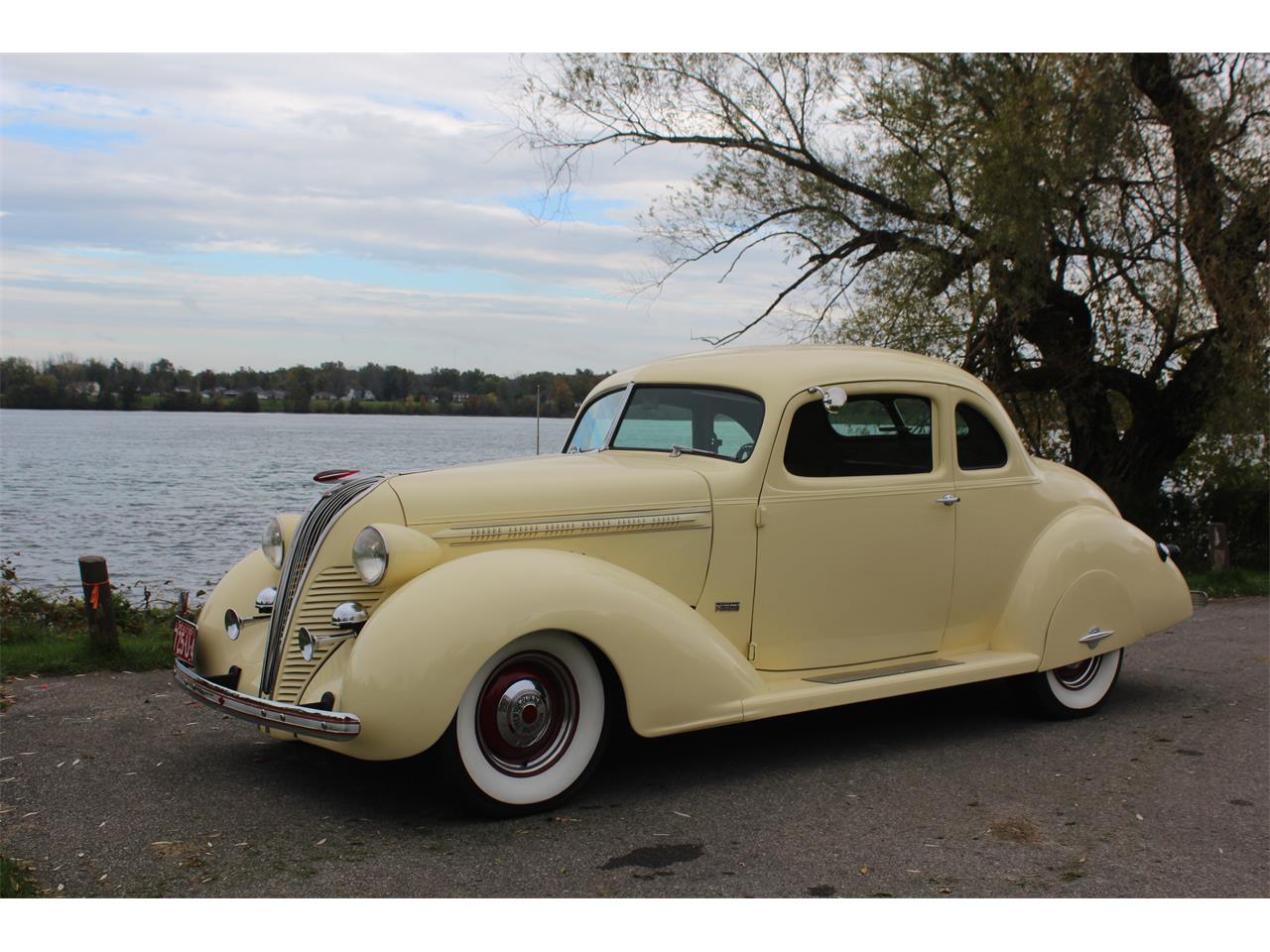 Hudson-2-dr-coupe-1937-Saxony-tan-3