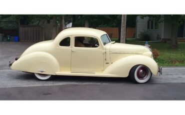 Hudson-2-dr-coupe-1937-Saxony-tan-4