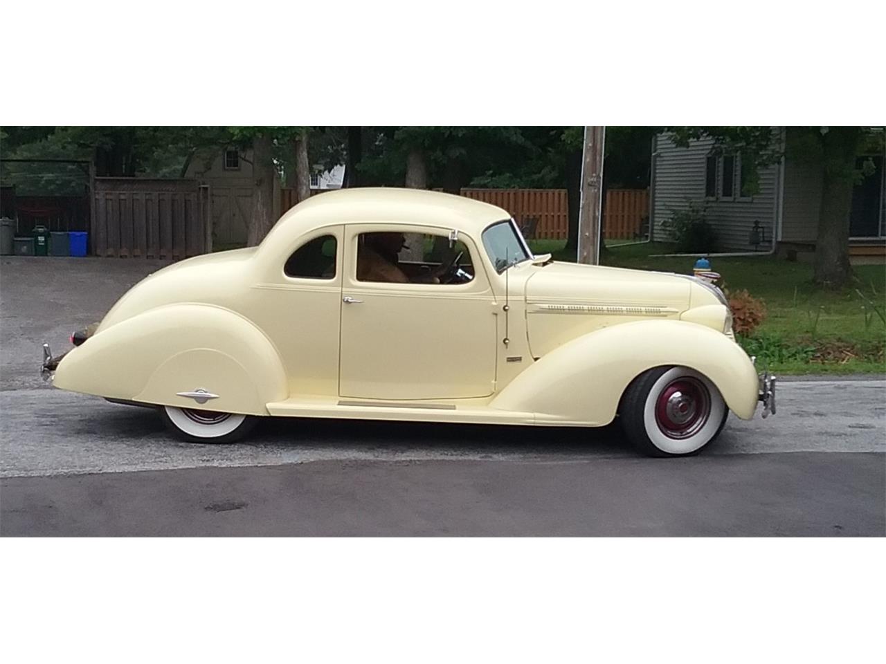 Hudson-2-dr-coupe-1937-Saxony-tan-4