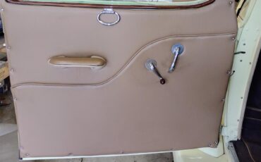 Hudson-2-dr-coupe-1937-Saxony-tan-6