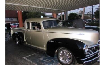 Hudson-Pickup-1946-Champagne-amp-Black-Champagne-amp-Black