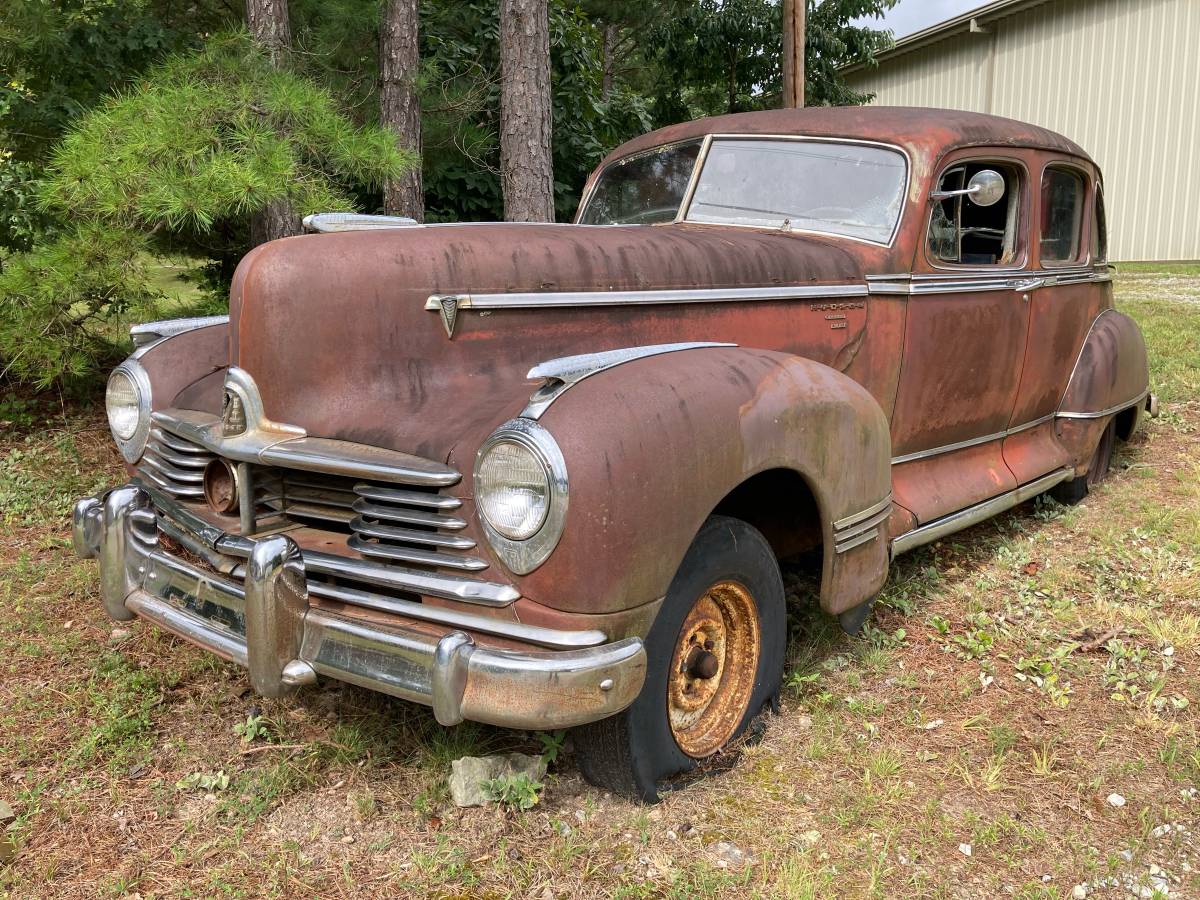 Hudson-commodore-eight-1947-red