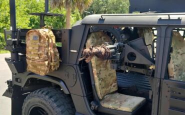 Hummer-H1-1995-SUV-13