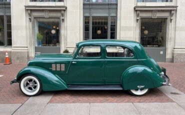 Hupmobile-Series-521-j-1935-GREEN-TAN-1