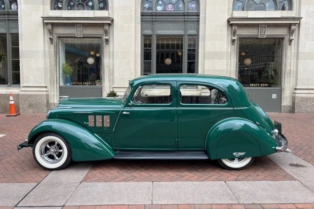 Hupmobile-Series-521-j-1935-GREEN-TAN-1