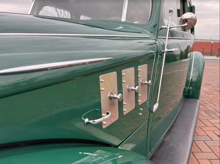 Hupmobile-Series-521-j-1935-GREEN-TAN-10