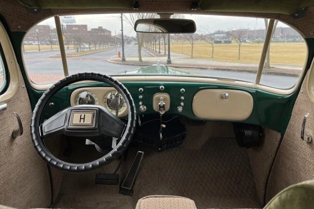 Hupmobile-Series-521-j-1935-GREEN-TAN-3