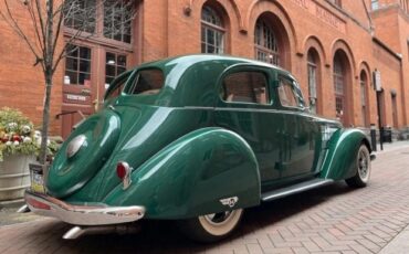 Hupmobile-Series-521-j-1935-GREEN-TAN