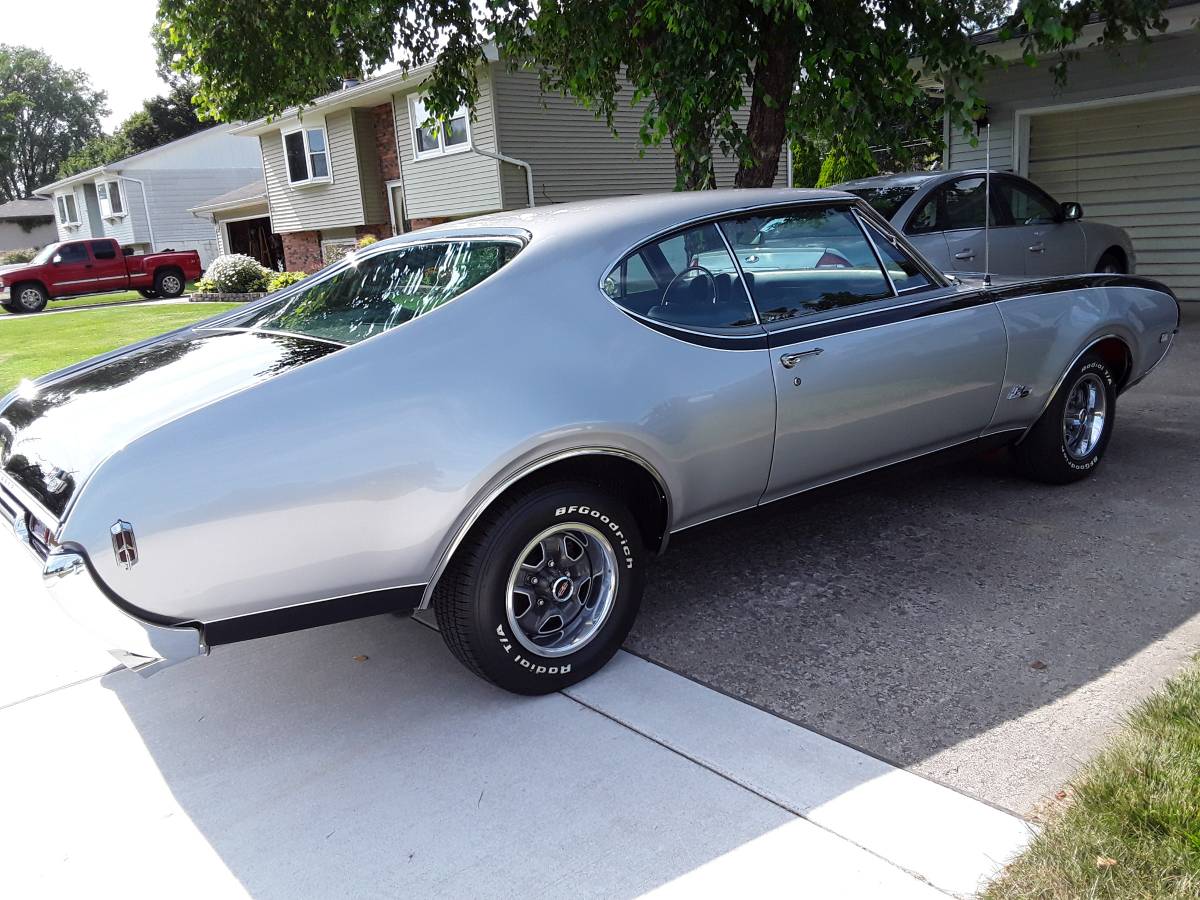 Hurst-olds-1968-silver