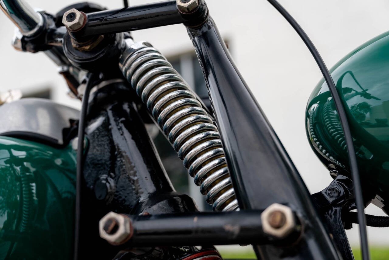 Indian-Cheif-1946-Motorcycles-Scooters-11