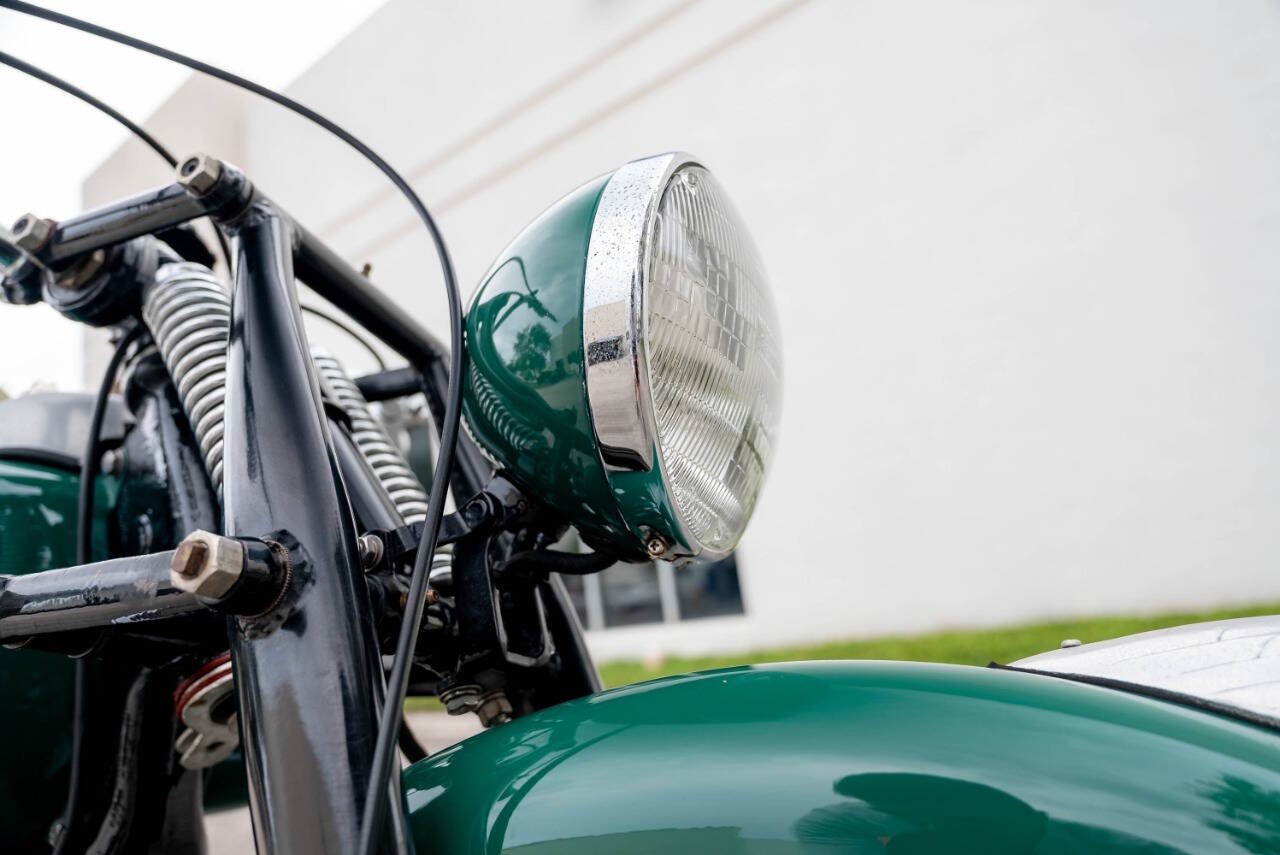 Indian-Cheif-1946-Motorcycles-Scooters-12