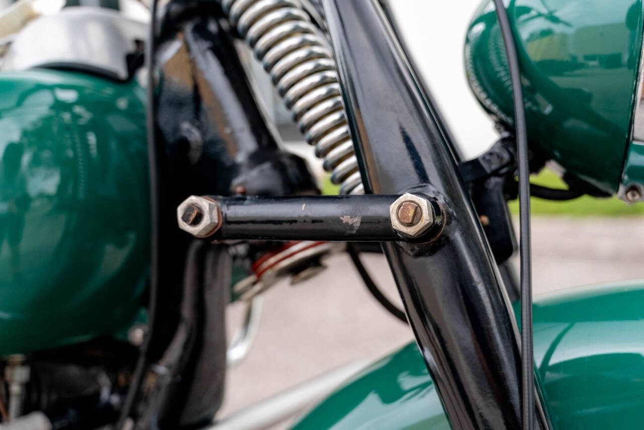 Indian-Cheif-1946-Motorcycles-Scooters-13