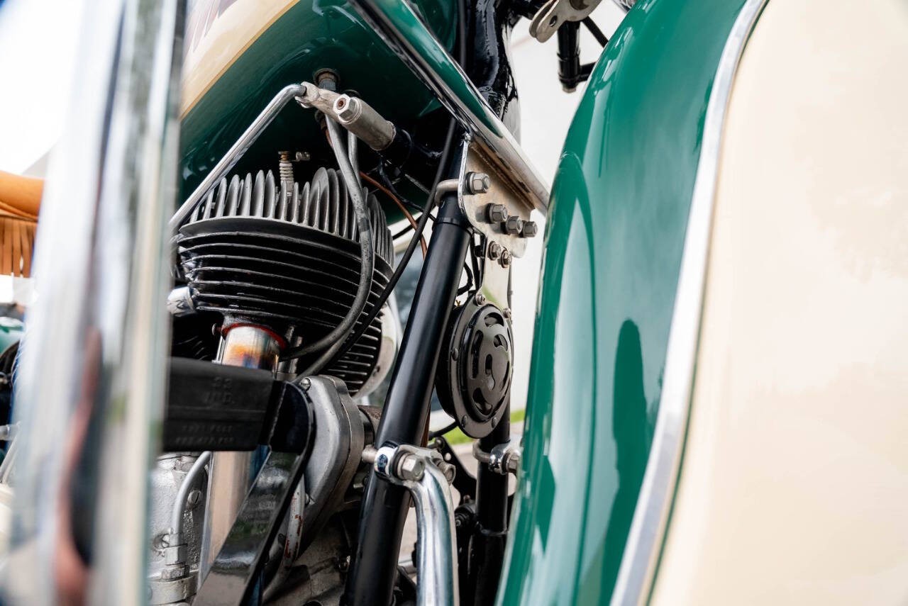 Indian-Cheif-1946-Motorcycles-Scooters-14
