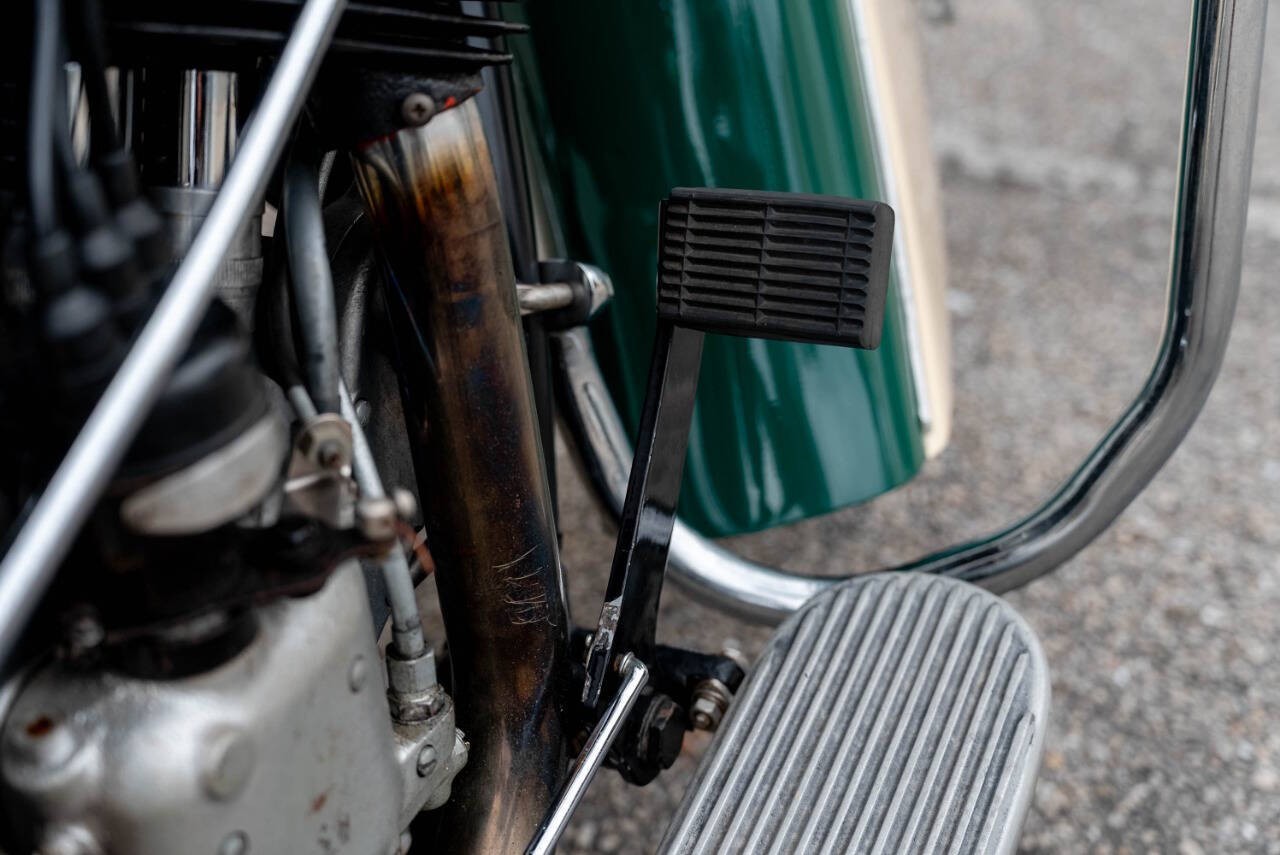 Indian-Cheif-1946-Motorcycles-Scooters-32