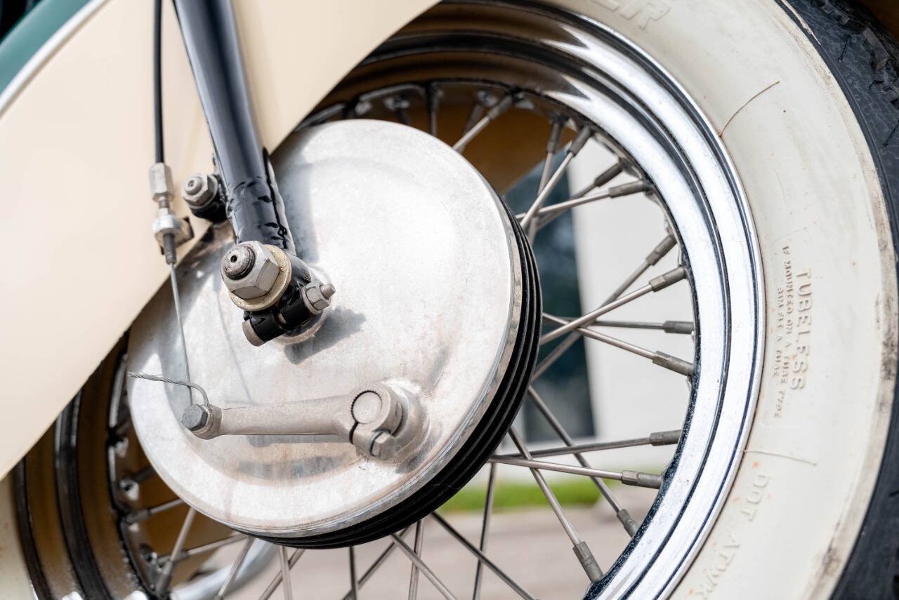 Indian-Cheif-1946-Motorcycles-Scooters-8