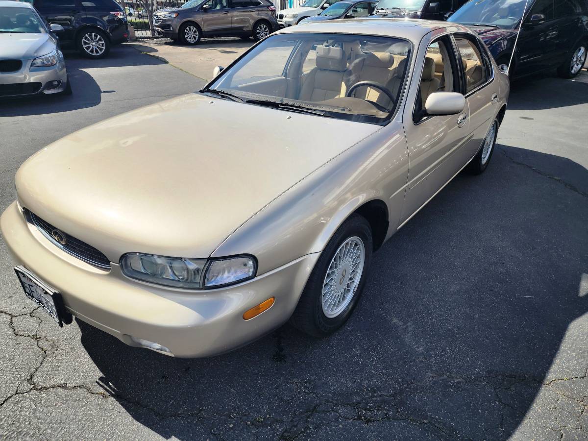 Infiniti-j30-1995-3