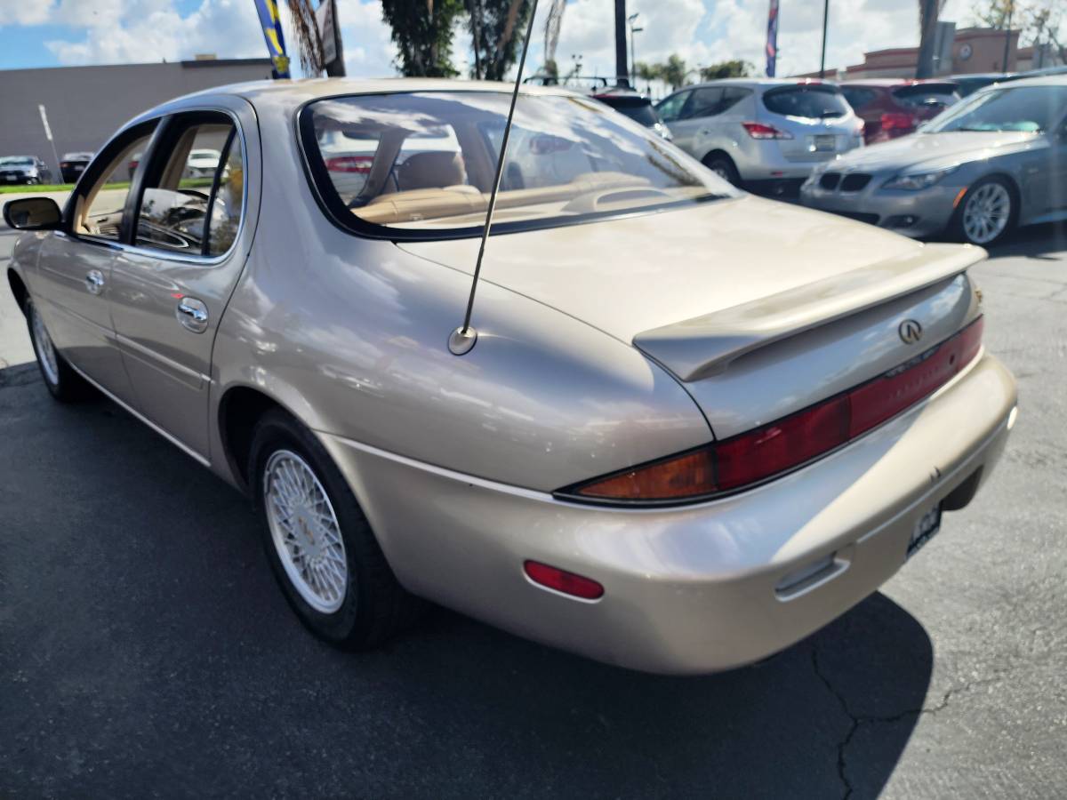 Infiniti-j30-1995-9