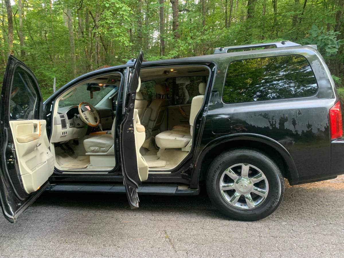 Infiniti-qx56-1990-3