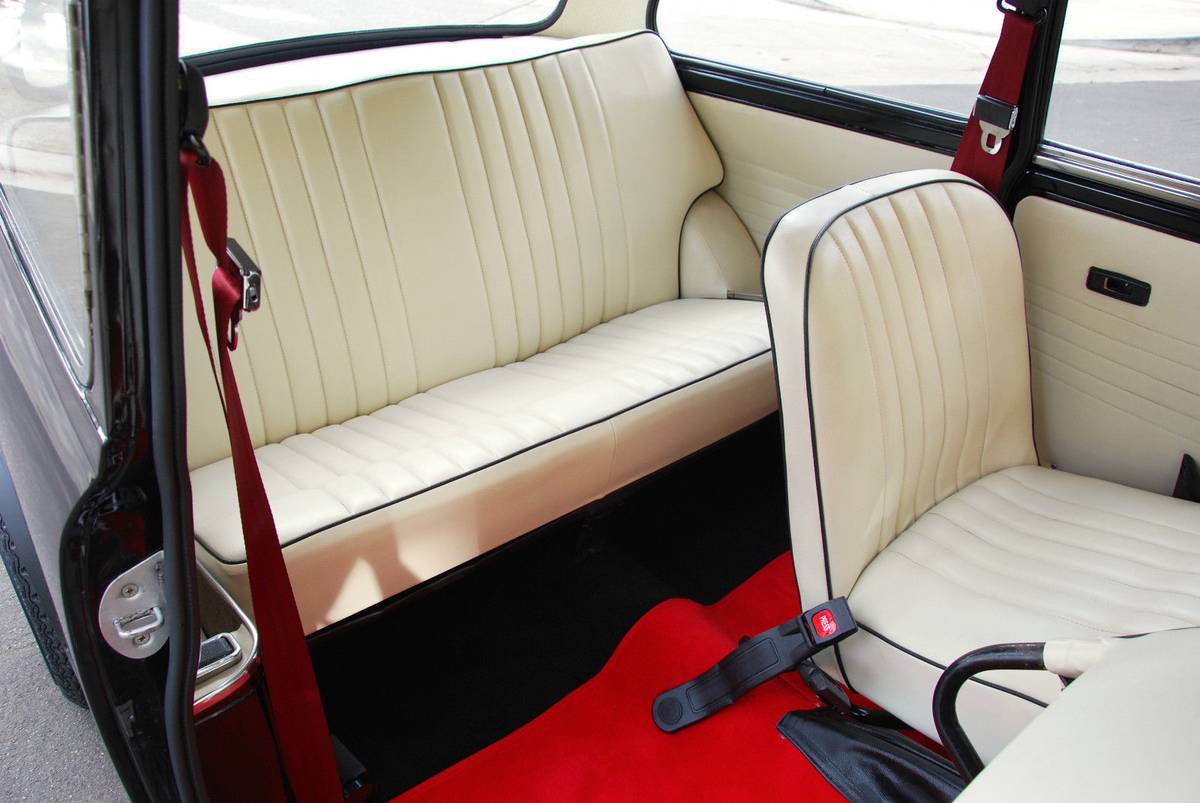 Innocenti-mini-cooper-1275-gt-1973-black-12