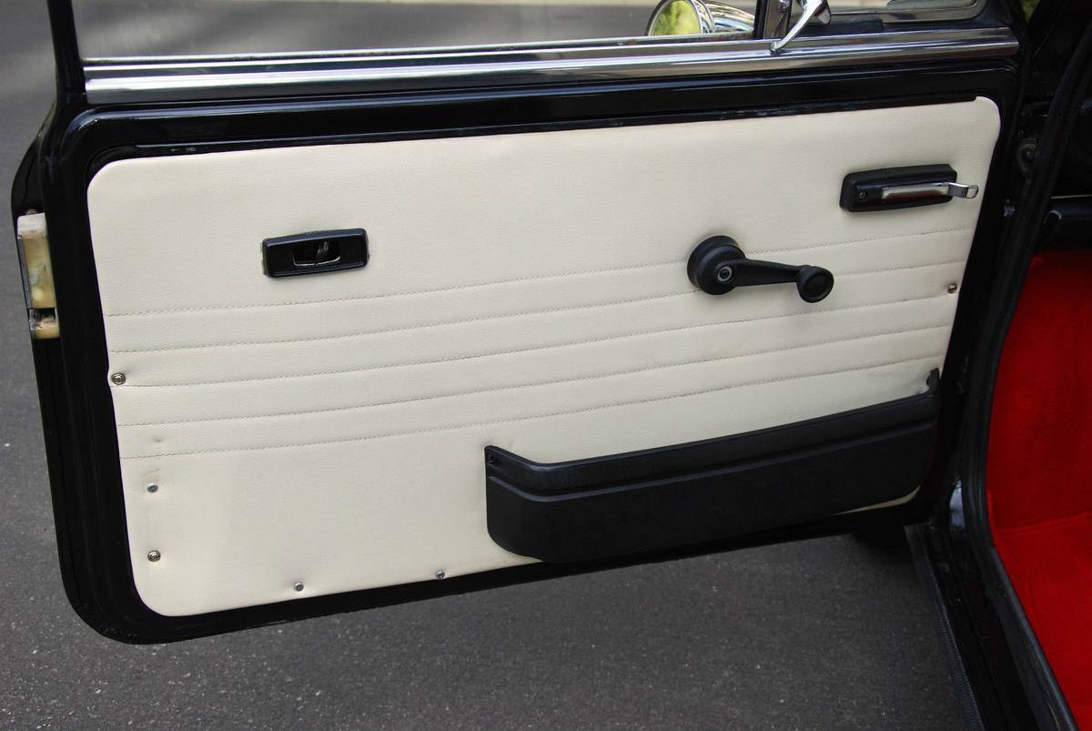 Innocenti-mini-cooper-1275-gt-1973-black-14