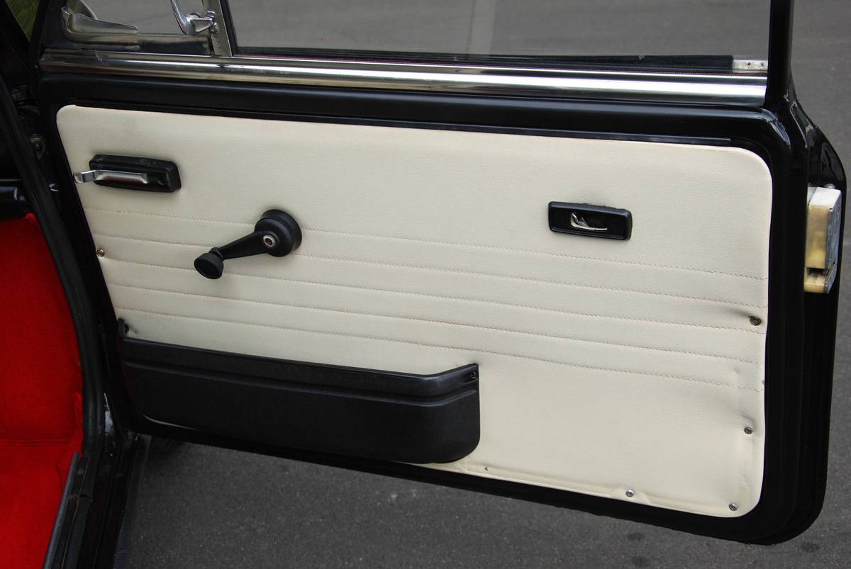 Innocenti-mini-cooper-1275-gt-1973-black-8