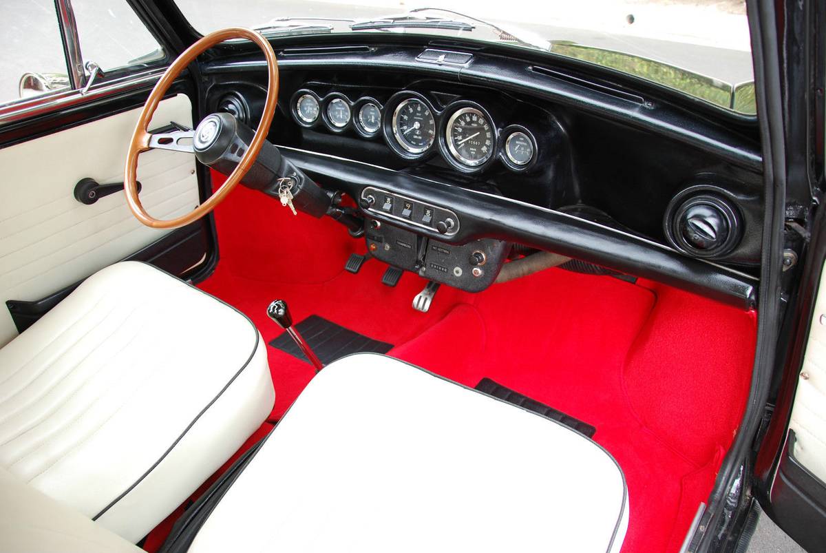 Innocenti-mini-cooper-1275-gt-1973-black-9
