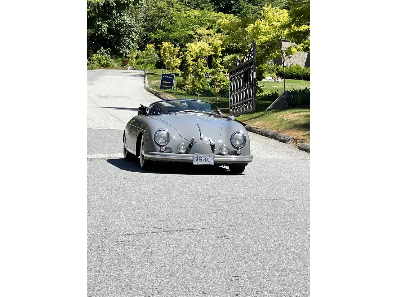 Intermeccanica-Speedster-1958-Grey-Black-3