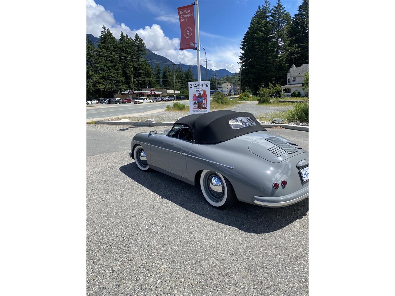 Intermeccanica-Speedster-1958-Grey-Black-8