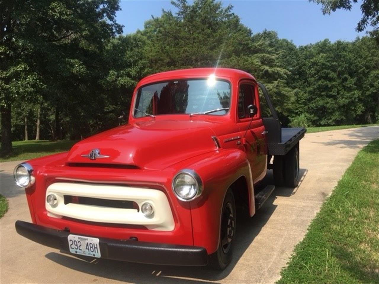 International-1-ton-pickup-1956-Red-Red-and-Light-tan-2