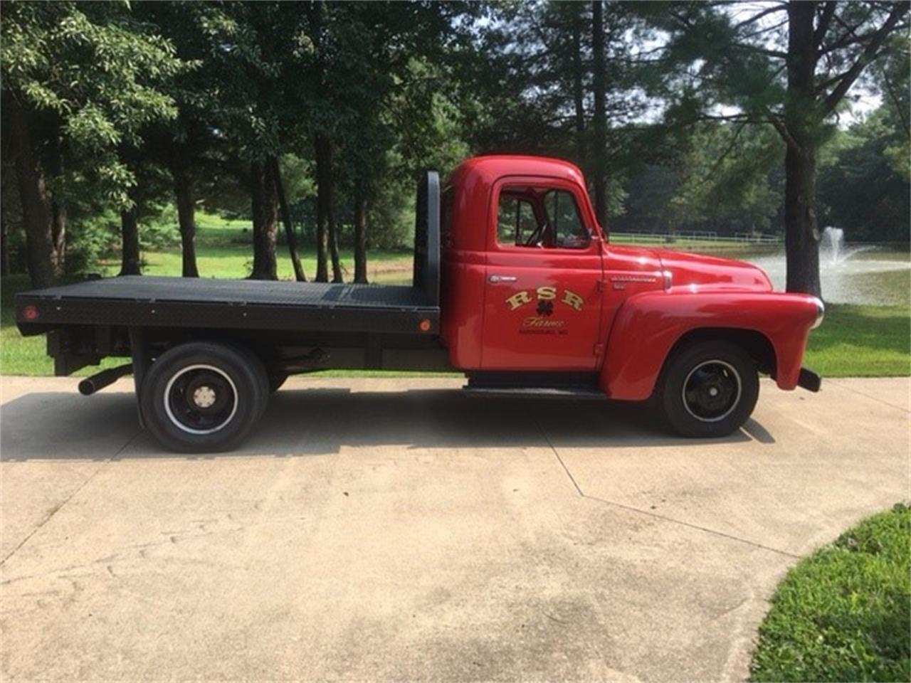 International-1-ton-pickup-1956-Red-Red-and-Light-tan