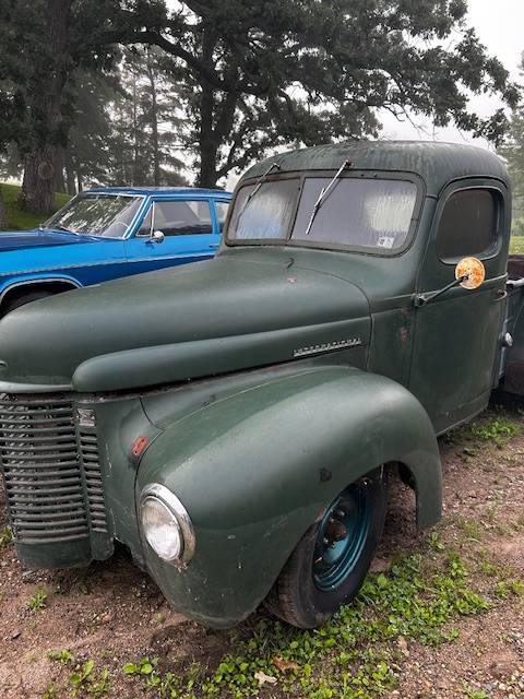 International-1946-green-5