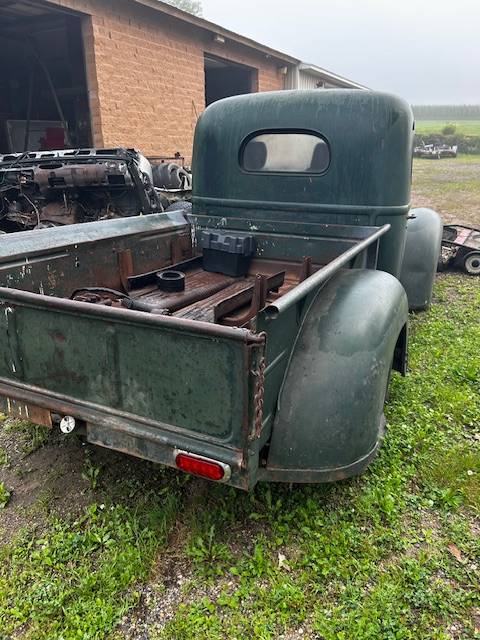 International-1946-green-6
