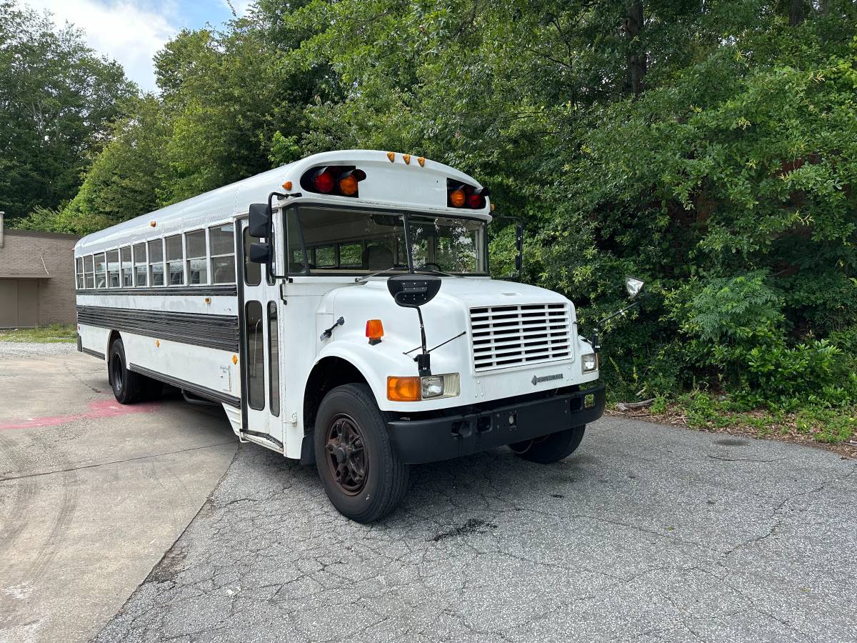 International-3000-diesel-1993-white-1