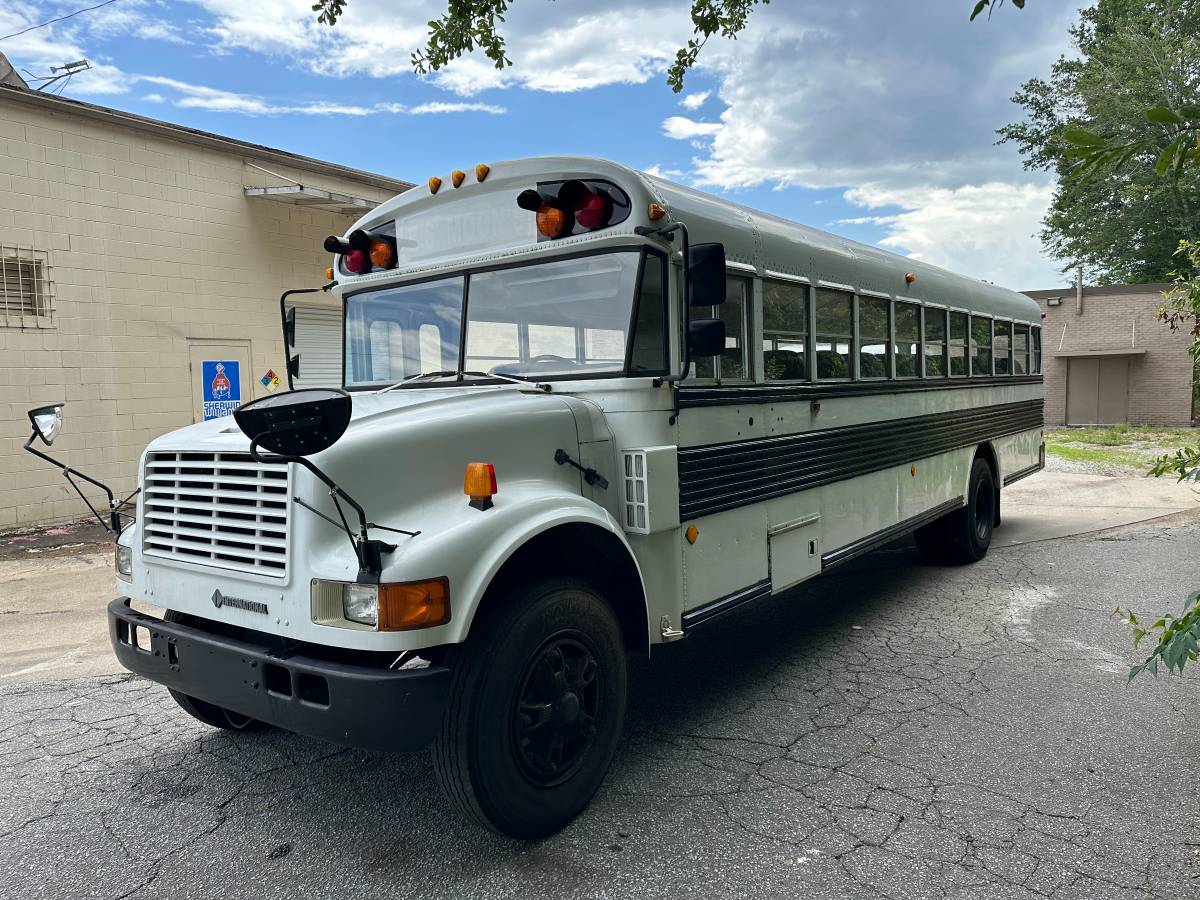 International-3000-diesel-1993-white-17