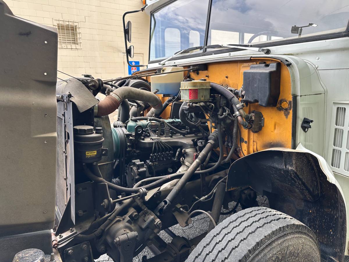 International-3000-diesel-1993-white-8