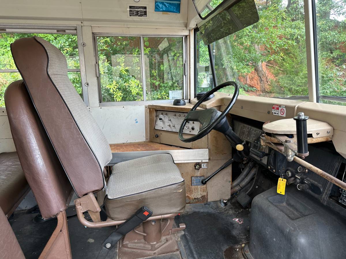International-3000-diesel-1993-white-9