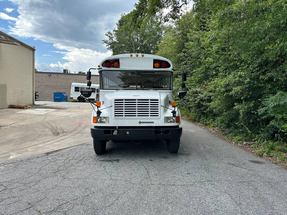 International-3000-diesel-1993-white