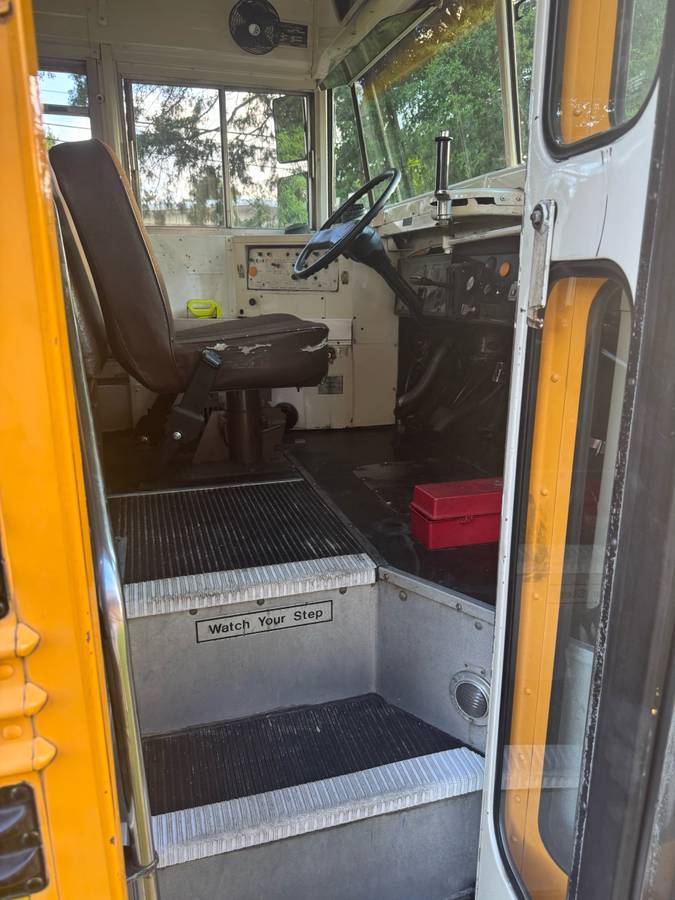 International-3700-bluebird-diesel-1990-yellow-7