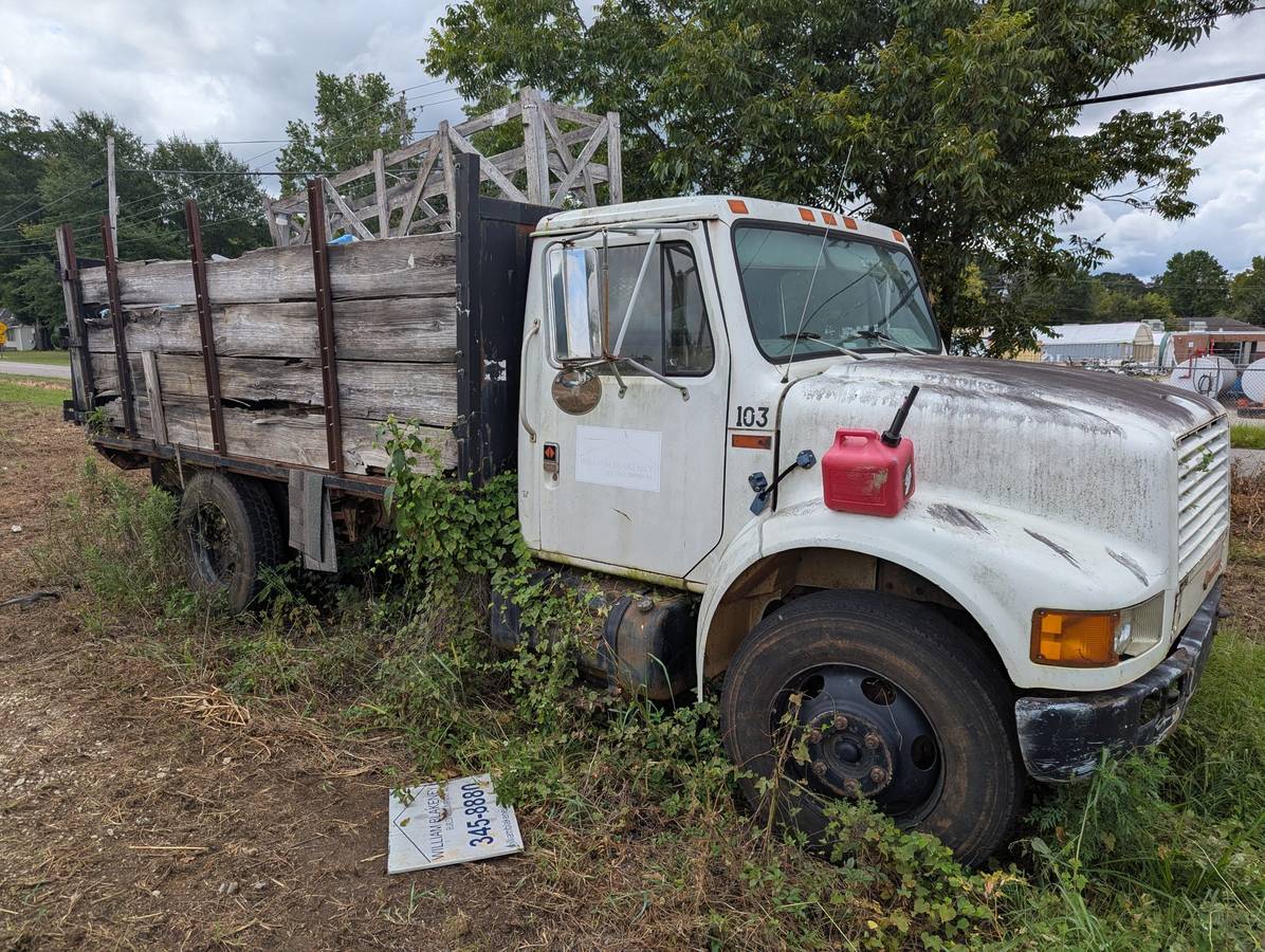 International-4600-diesel-1990-white-1