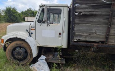 International-4600-diesel-1990-white-2
