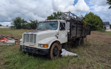 International-4600-diesel-1990-white