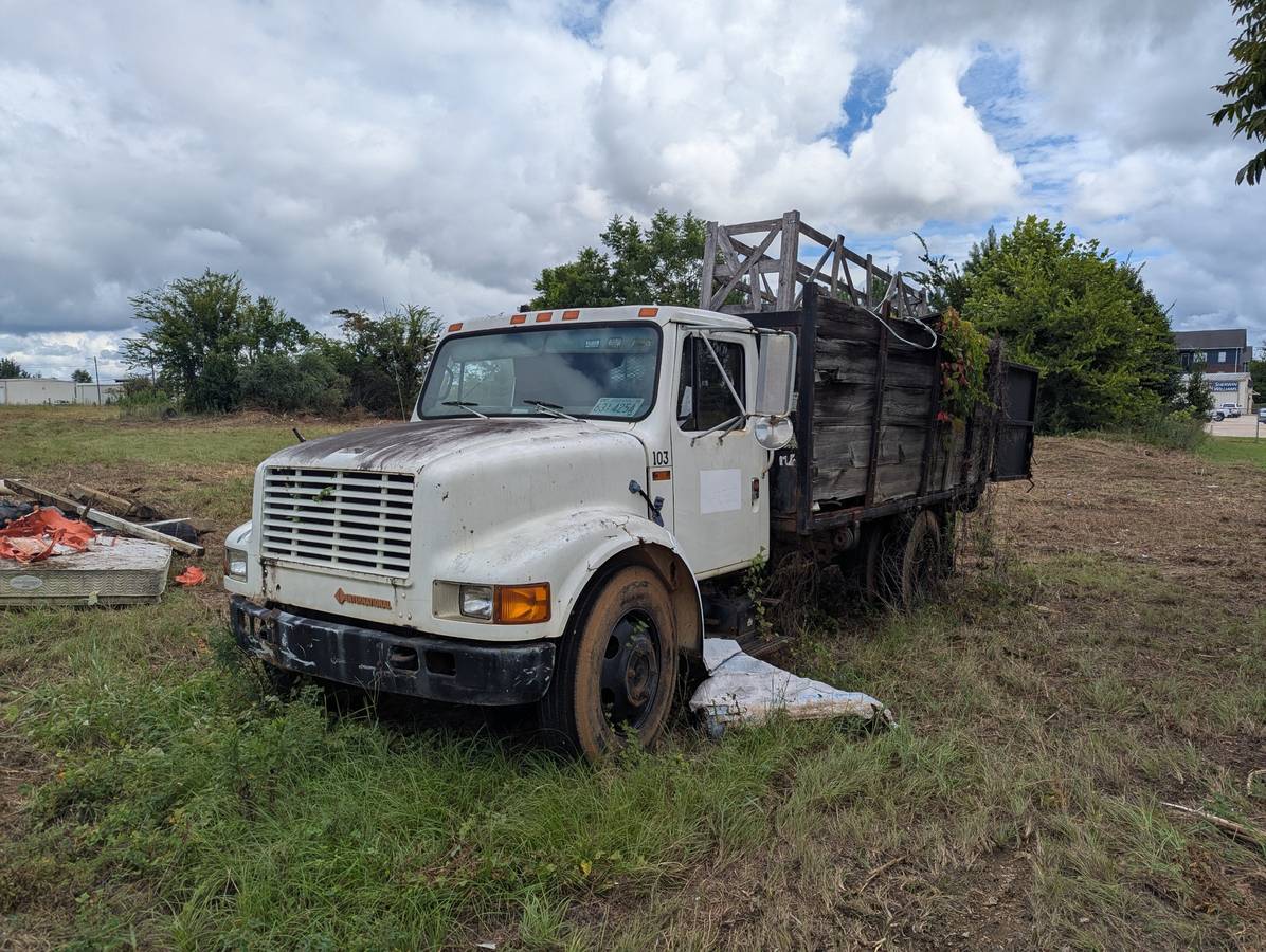 International-4600-diesel-1990-white
