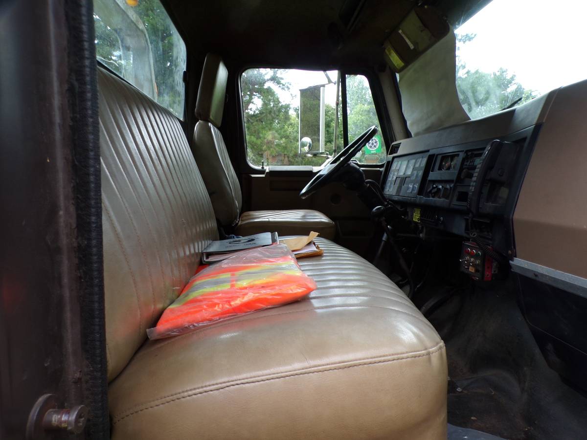 International-4600-series-1992-black-6