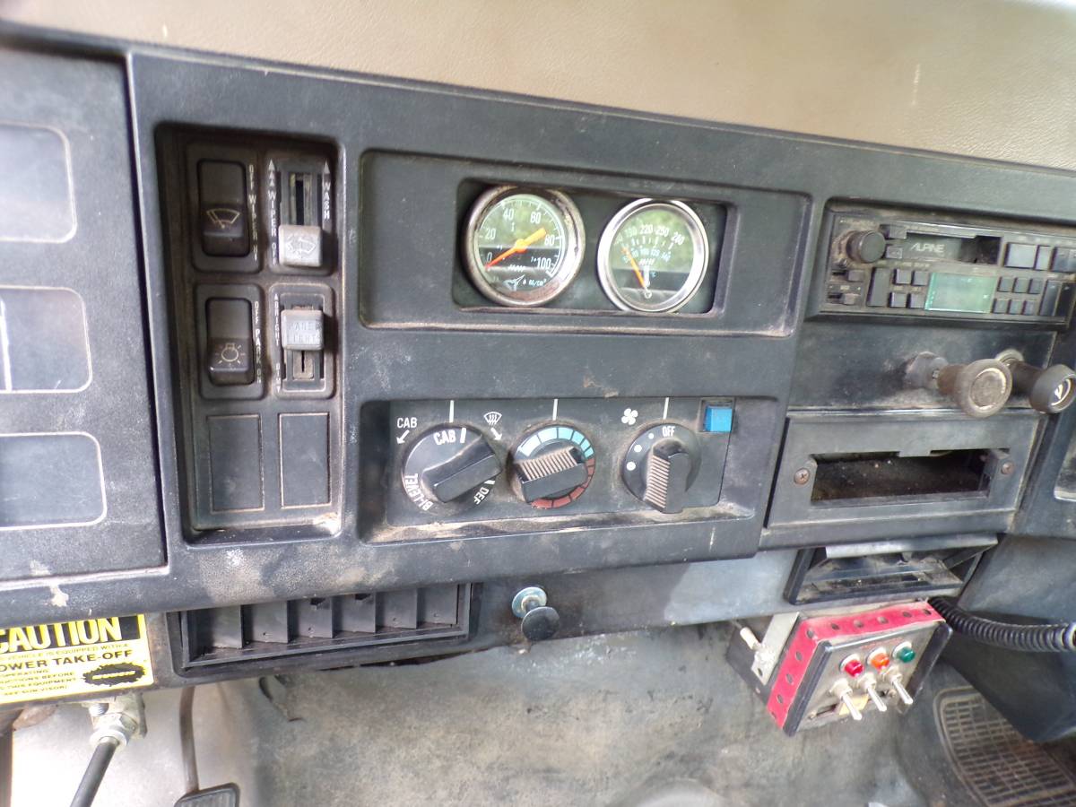 International-4600-series-1992-black-7