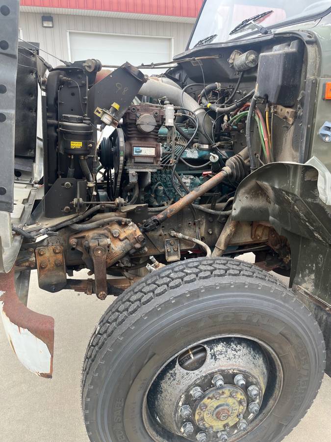 International-4700-diesel-1993-green-2