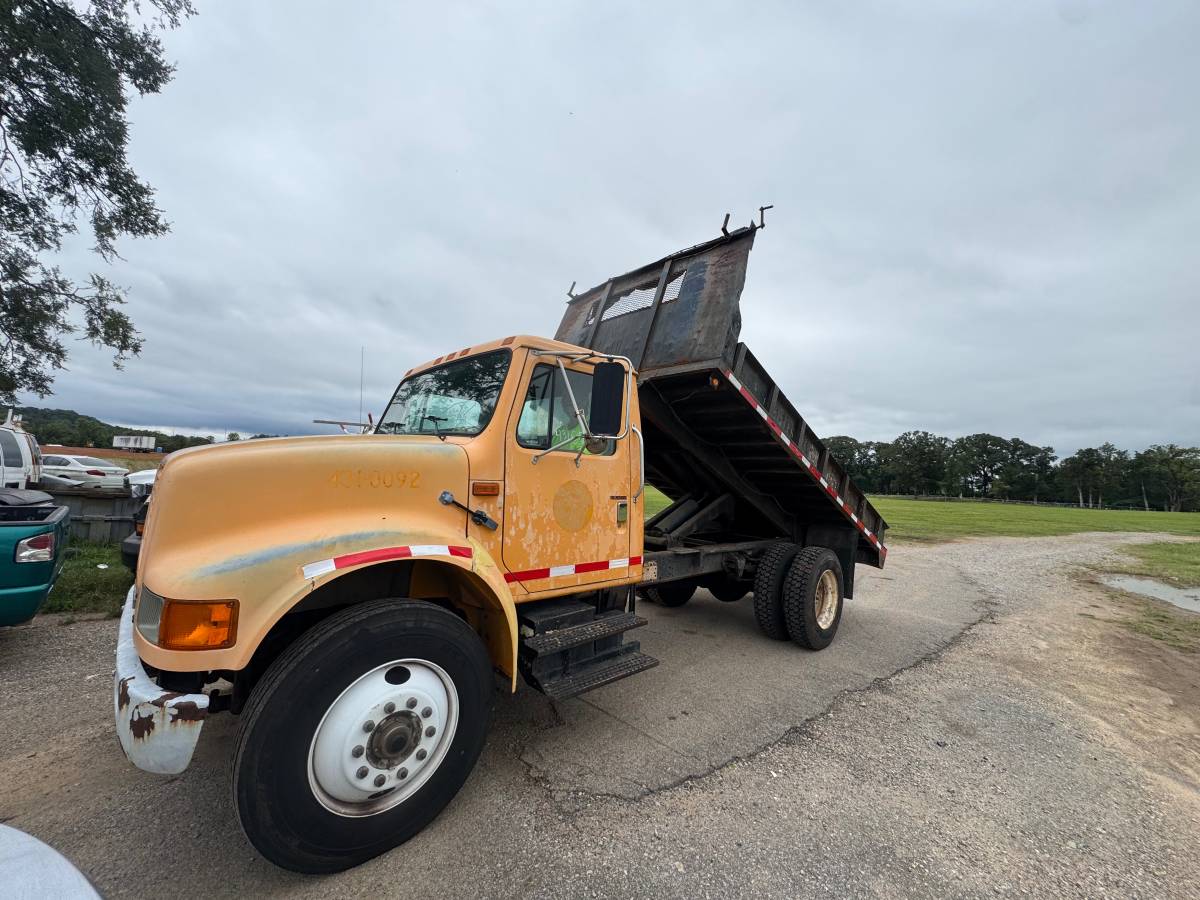 International-4700-diesel-1993-yellow-1